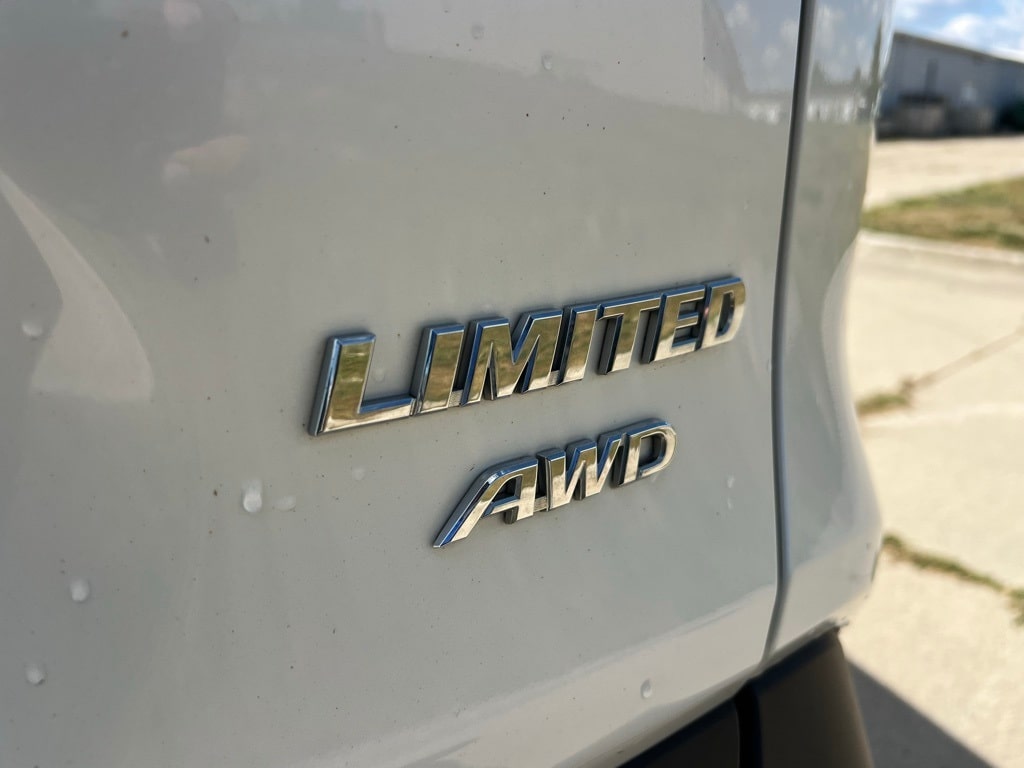 Thumbnail: 2020 Toyota RAV4 - 27