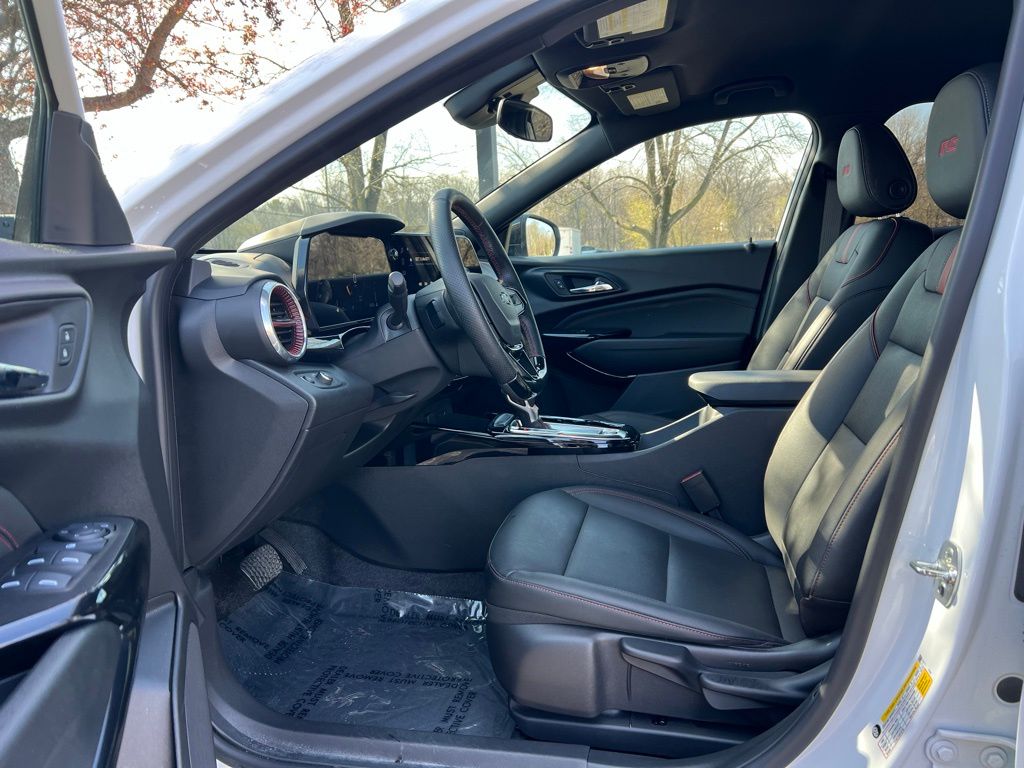 Thumbnail: 2025 Chevrolet Trax - 11