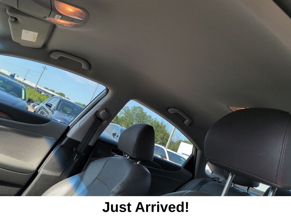 Thumbnail: 2012 Hyundai Sonata - 8