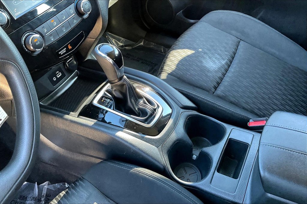 Thumbnail: 2018 Nissan Rogue - 16