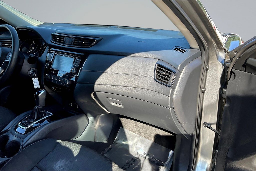 Thumbnail: 2018 Nissan Rogue - 14