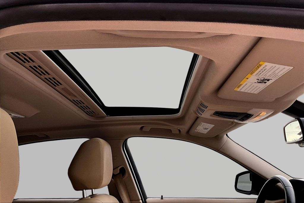 Thumbnail: 2015 BMW 3 Series - 22