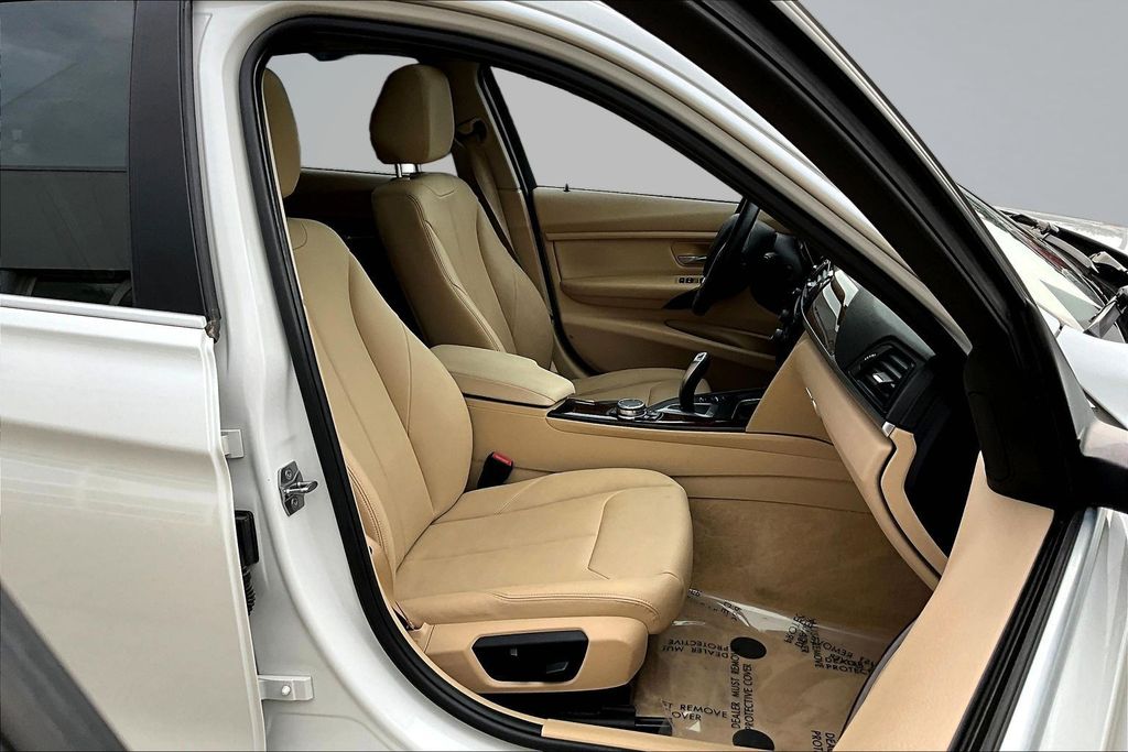 Thumbnail: 2015 BMW 3 Series - 10