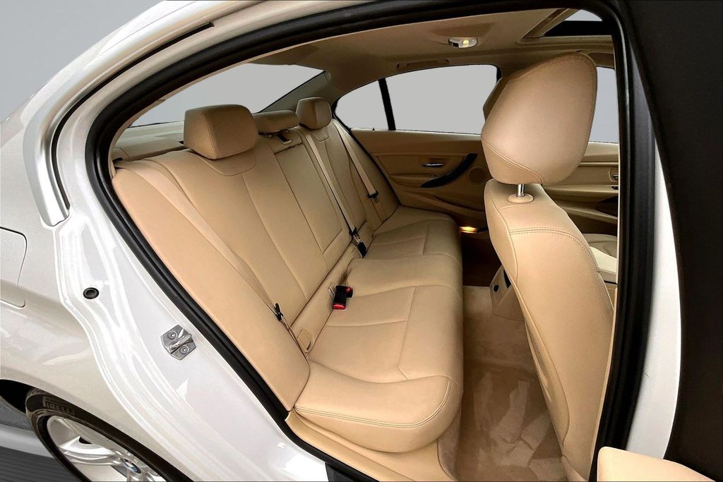 Thumbnail: 2015 BMW 3 Series - 31