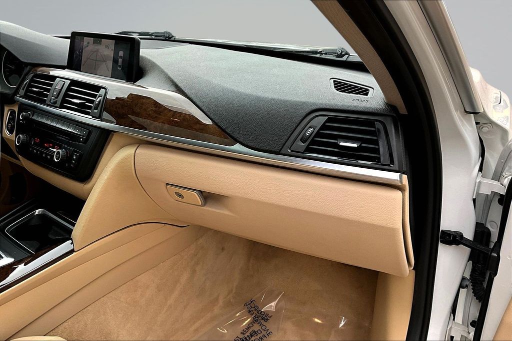 Thumbnail: 2015 BMW 3 Series - 21