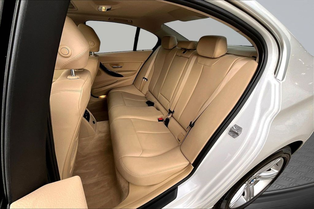 Thumbnail: 2015 BMW 3 Series - 12