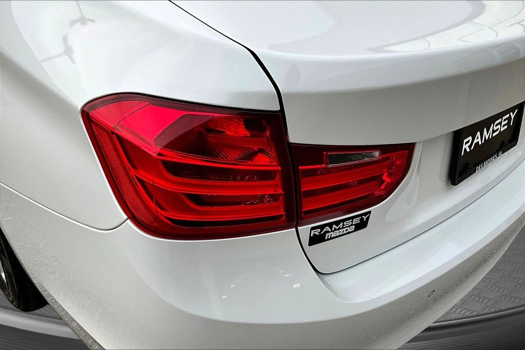Thumbnail: 2015 BMW 3 Series - 34