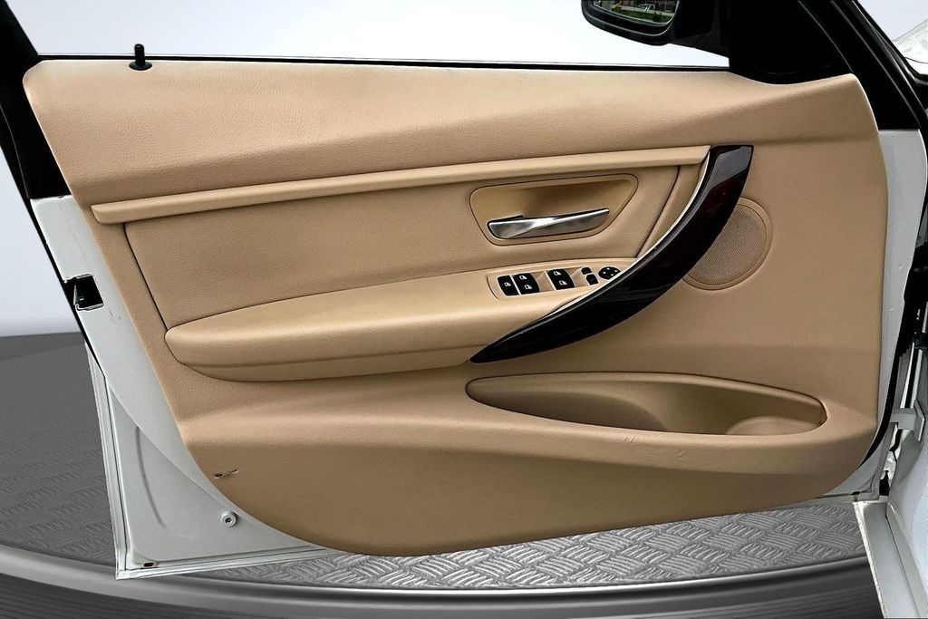 Thumbnail: 2015 BMW 3 Series - 23