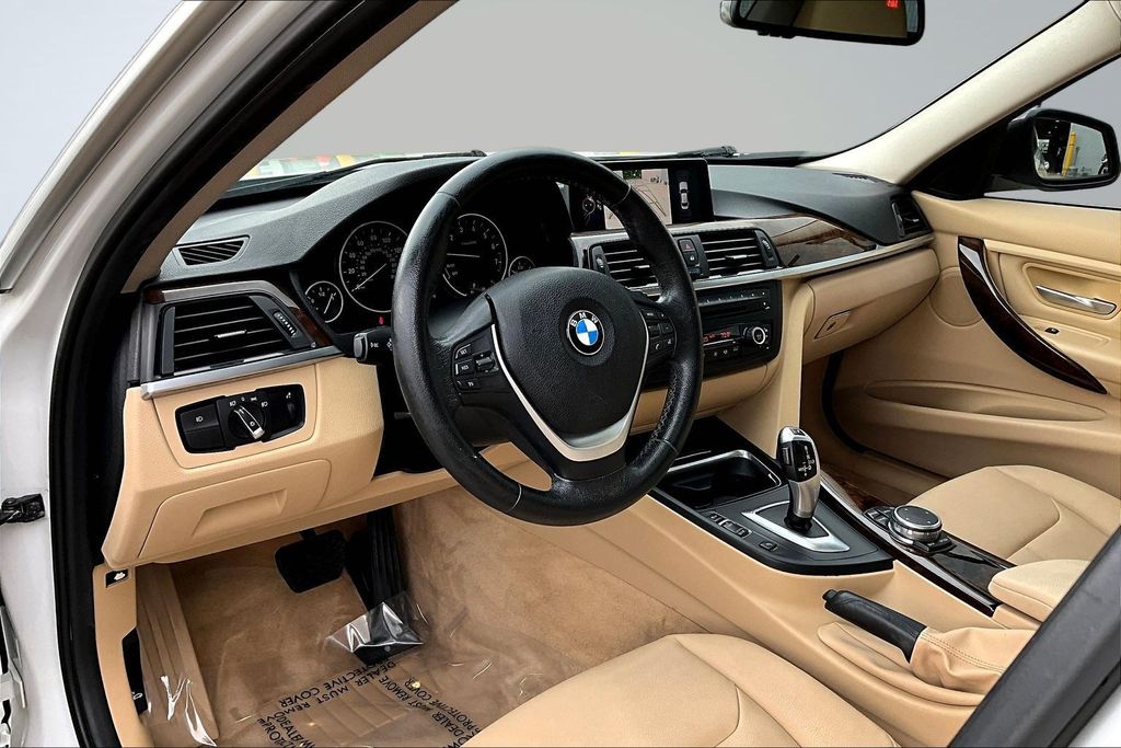 Thumbnail: 2015 BMW 3 Series - 9