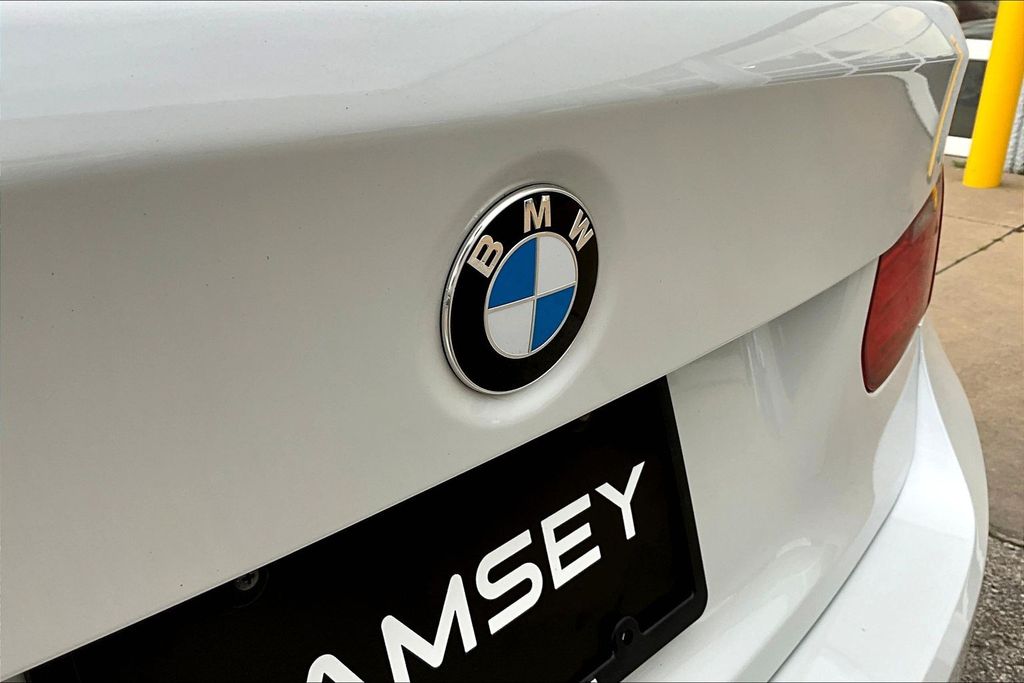 Thumbnail: 2015 BMW 3 Series - 6