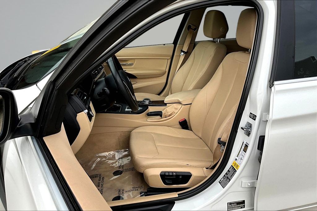 Thumbnail: 2015 BMW 3 Series - 11