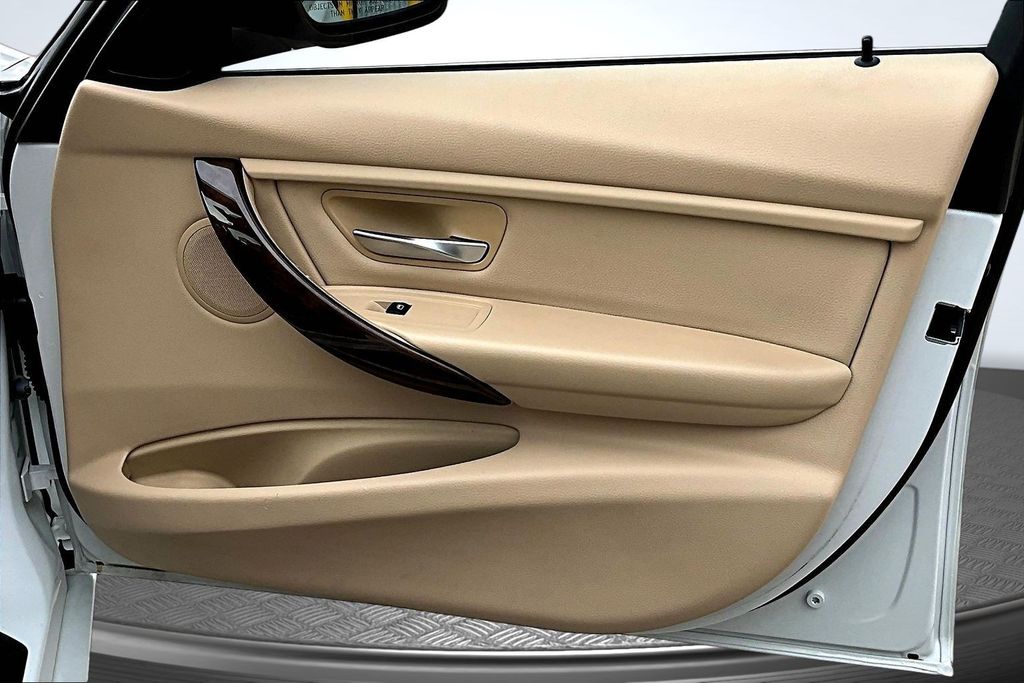 Thumbnail: 2015 BMW 3 Series - 24