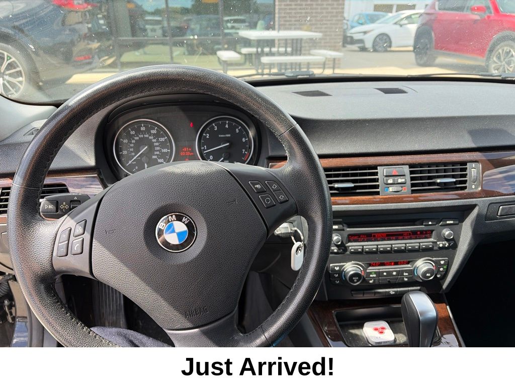 Thumbnail: 2011 BMW 3 Series - 2