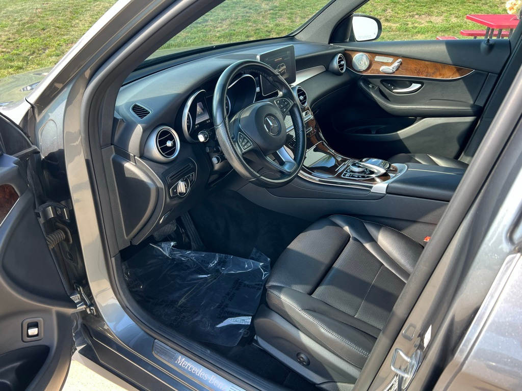 Thumbnail: 2017 Mercedes-Benz GLC - 10