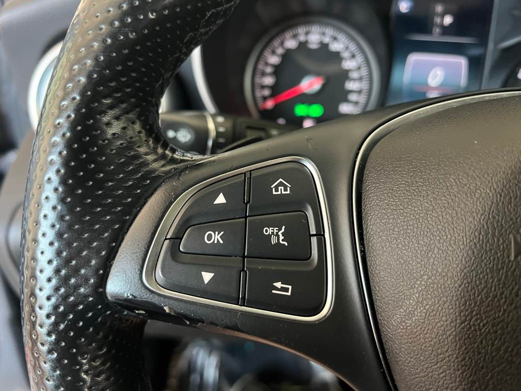 Thumbnail: 2017 Mercedes-Benz GLC - 32