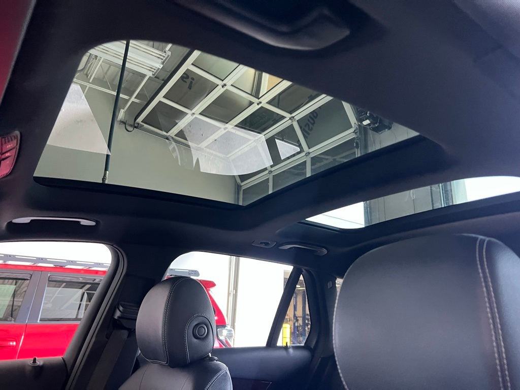 Thumbnail: 2017 Mercedes-Benz GLC - 24