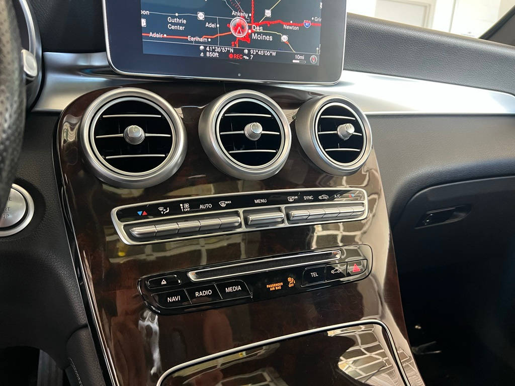 Thumbnail: 2017 Mercedes-Benz GLC - 35