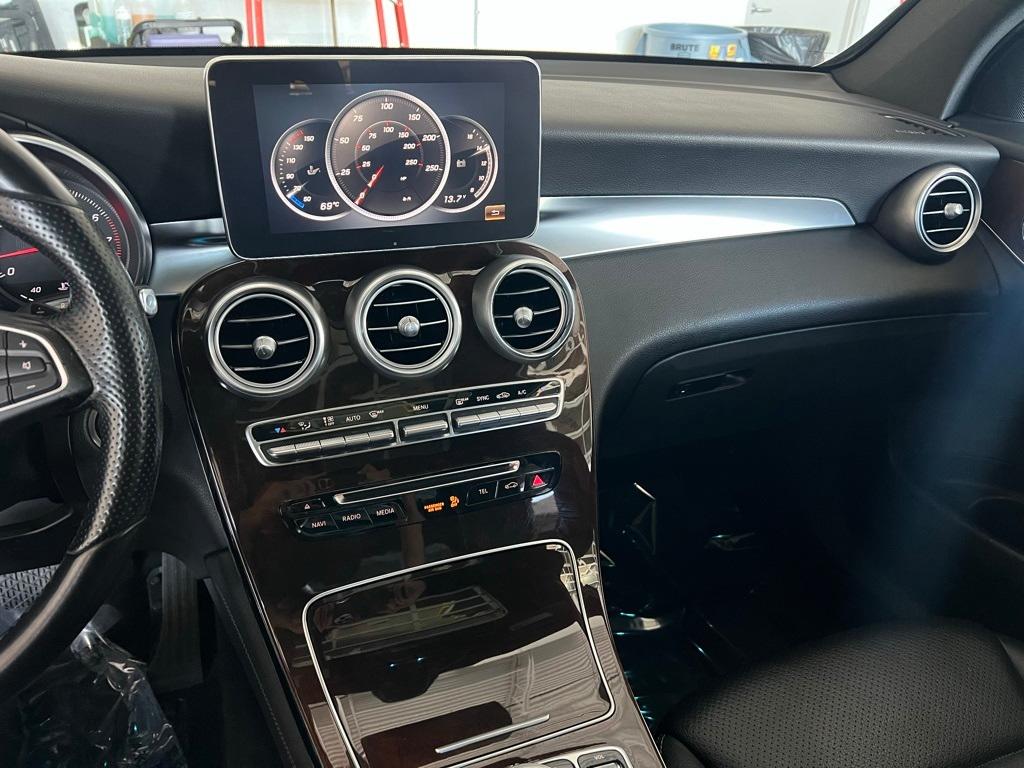 Thumbnail: 2017 Mercedes-Benz GLC - 9