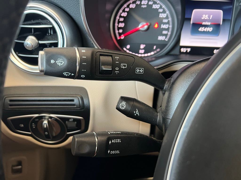 Thumbnail: 2018 Mercedes-Benz GLC - 30
