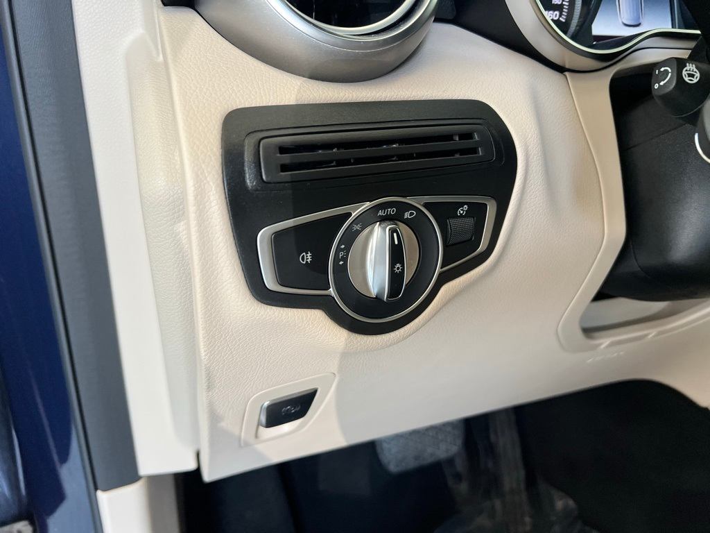Thumbnail: 2018 Mercedes-Benz GLC - 21
