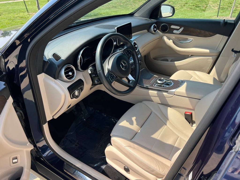 Thumbnail: 2018 Mercedes-Benz GLC - 8