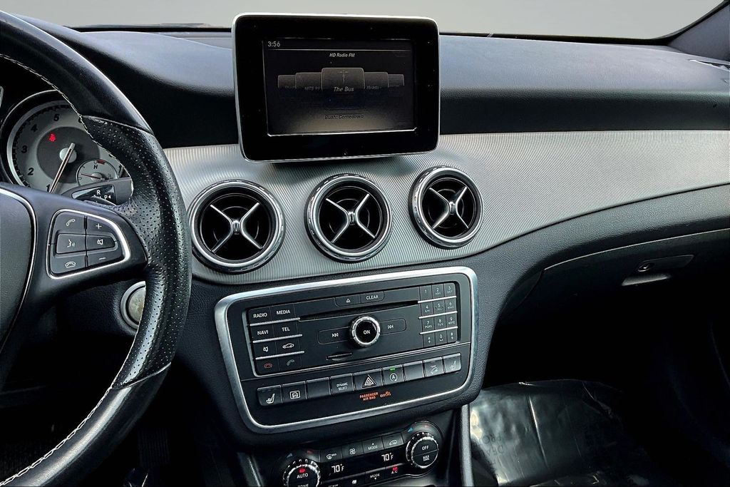 Thumbnail: 2017 Mercedes-Benz GLA - 14