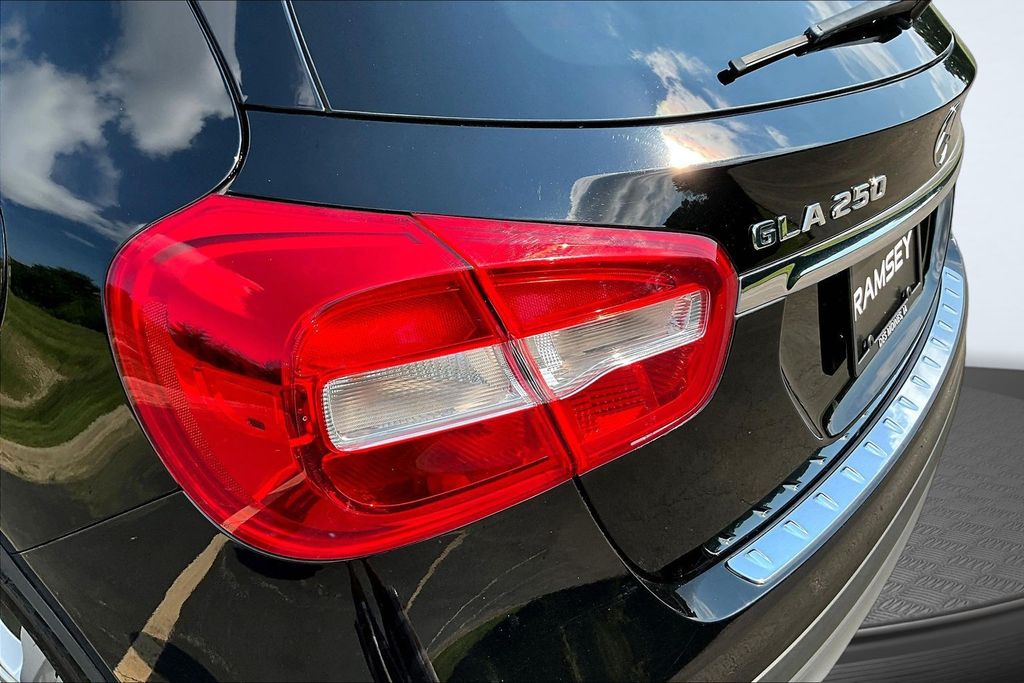 Thumbnail: 2017 Mercedes-Benz GLA - 35