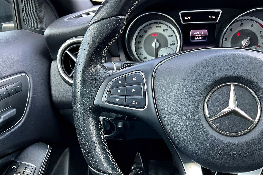 Thumbnail: 2017 Mercedes-Benz GLA - 26