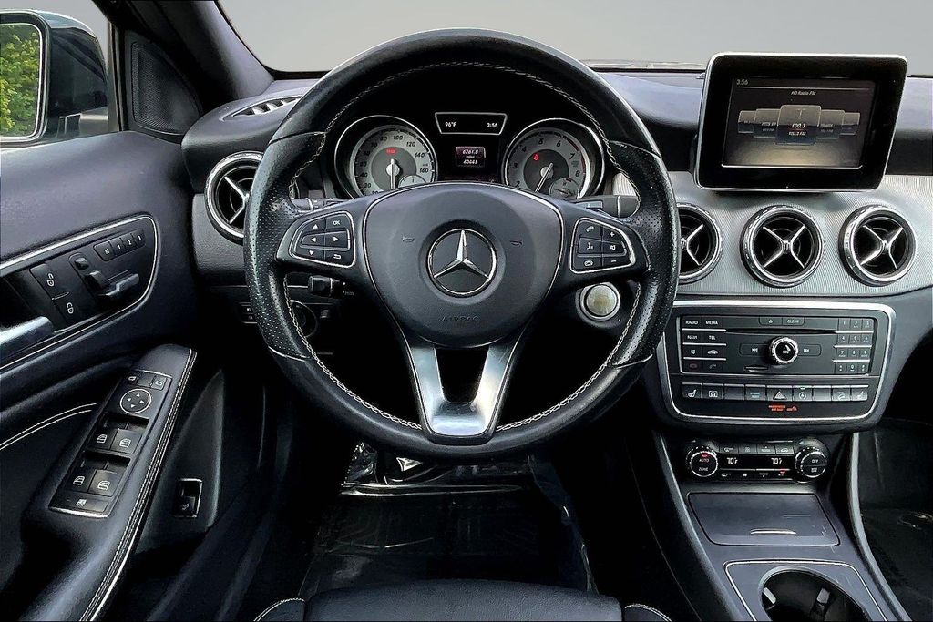Thumbnail: 2017 Mercedes-Benz GLA - 2