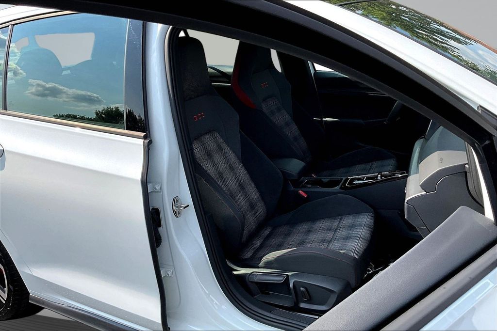 Thumbnail: 2024 Volkswagen Golf - 21
