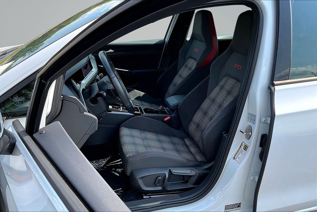 Thumbnail: 2024 Volkswagen Golf - 11