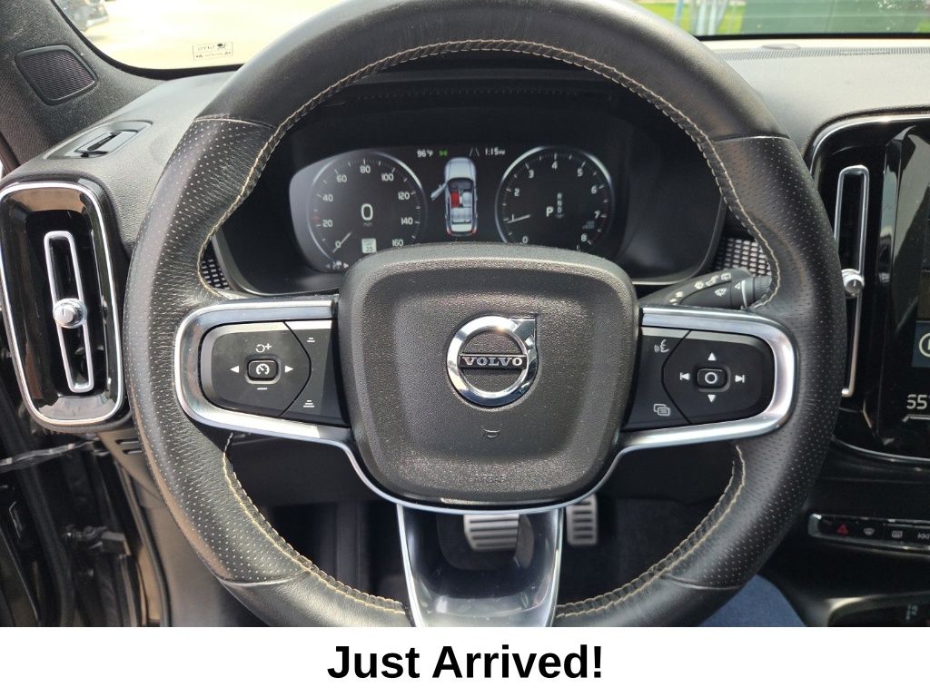 Thumbnail: 2021 Volvo XC40 - 2