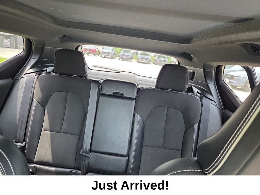 Thumbnail: 2021 Volvo XC40 - 7