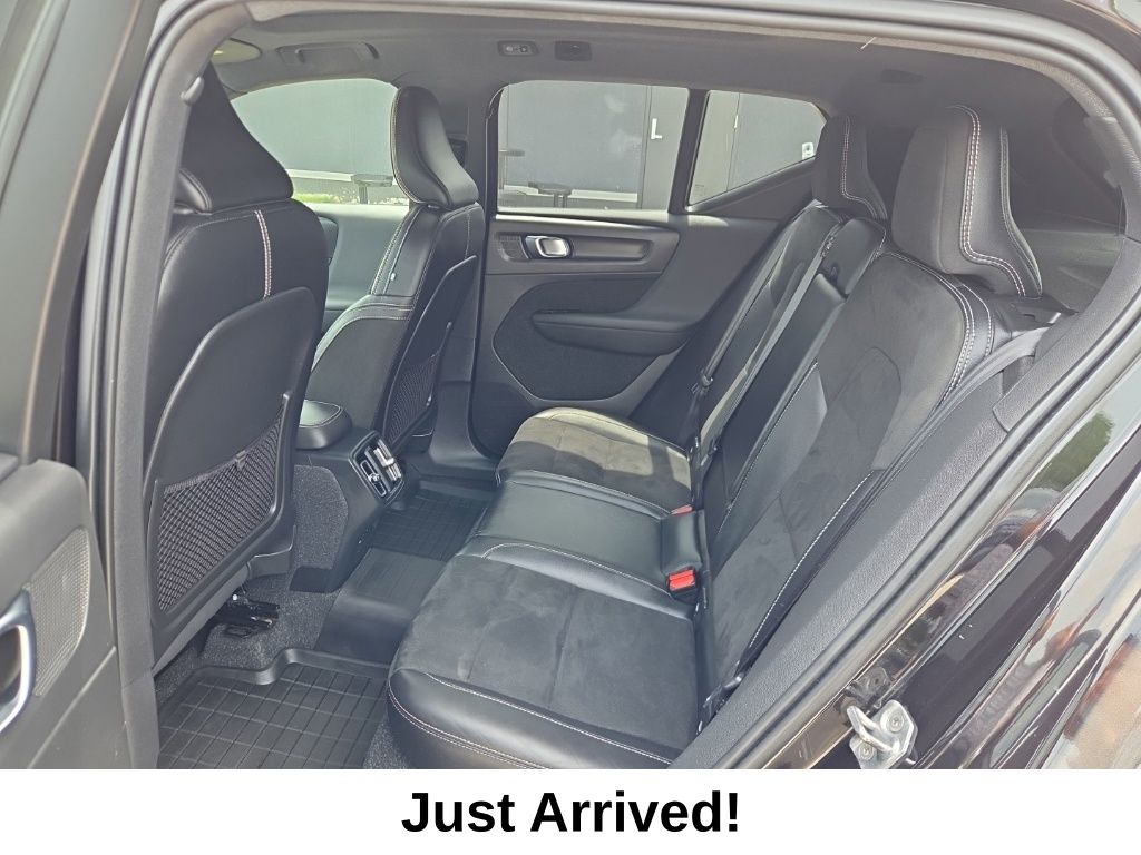 Thumbnail: 2021 Volvo XC40 - 18