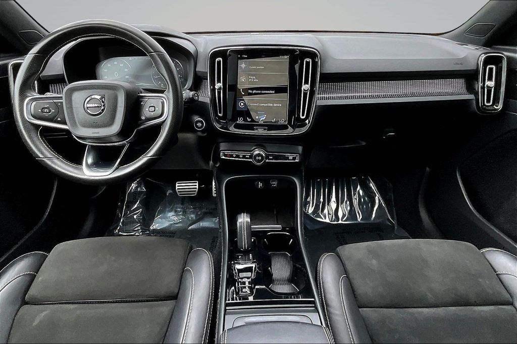 Thumbnail: 2021 Volvo XC40 - 12