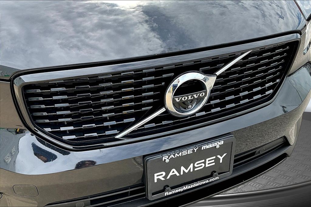 Thumbnail: 2021 Volvo XC40 - 33