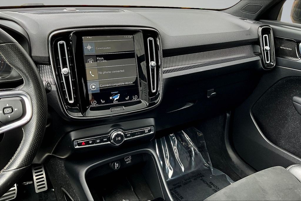 Thumbnail: 2021 Volvo XC40 - 14