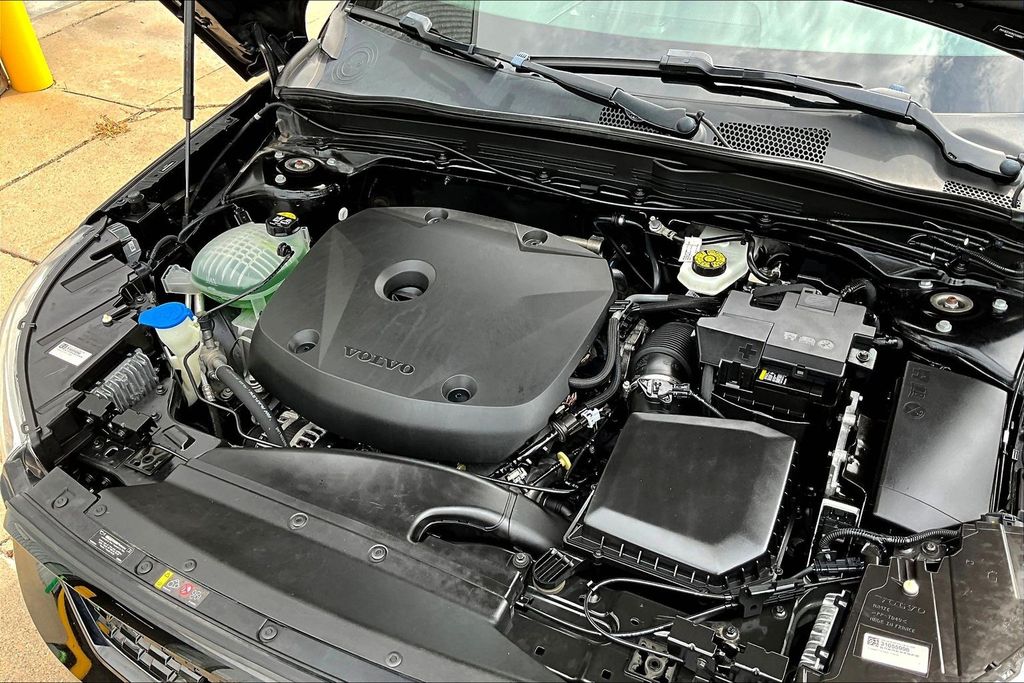 Thumbnail: 2021 Volvo XC40 - 7