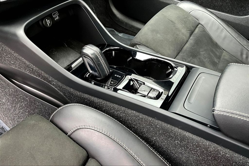 Thumbnail: 2021 Volvo XC40 - 22