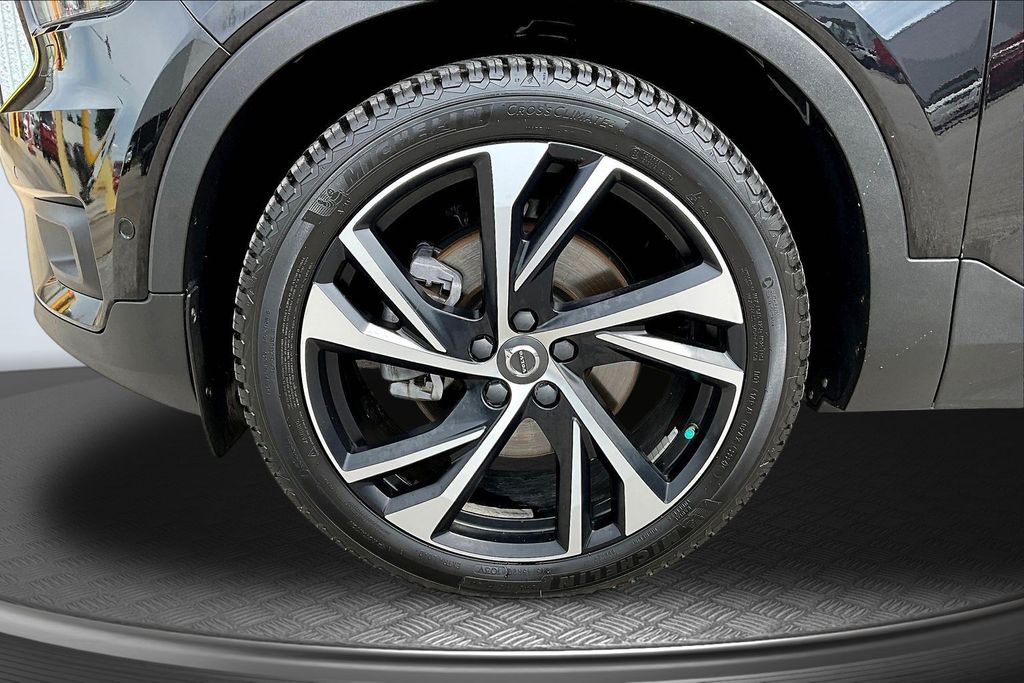 Thumbnail: 2021 Volvo XC40 - 6
