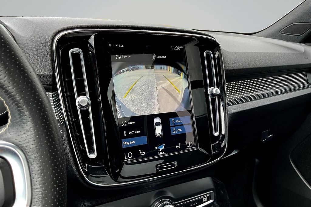 Thumbnail: 2021 Volvo XC40 - 28