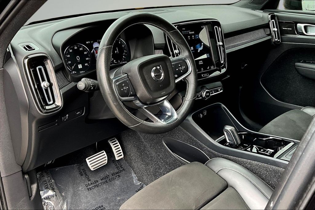 Thumbnail: 2021 Volvo XC40 - 8