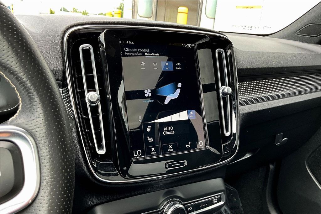 Thumbnail: 2021 Volvo XC40 - 29