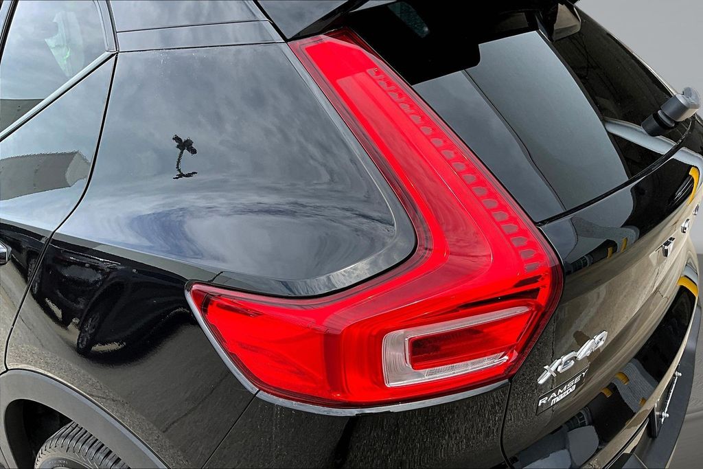 Thumbnail: 2021 Volvo XC40 - 35