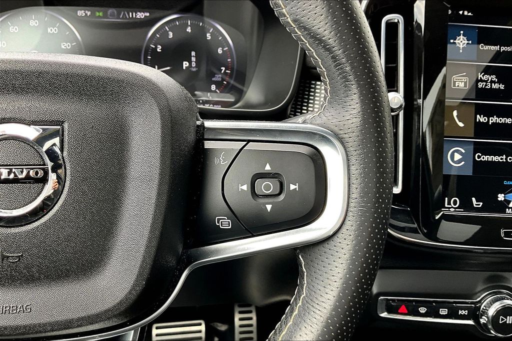 Thumbnail: 2021 Volvo XC40 - 27