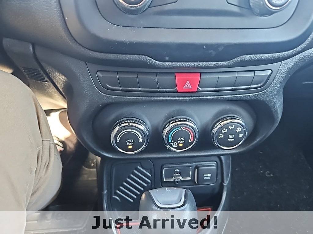 Thumbnail: 2015 Jeep Renegade - 10