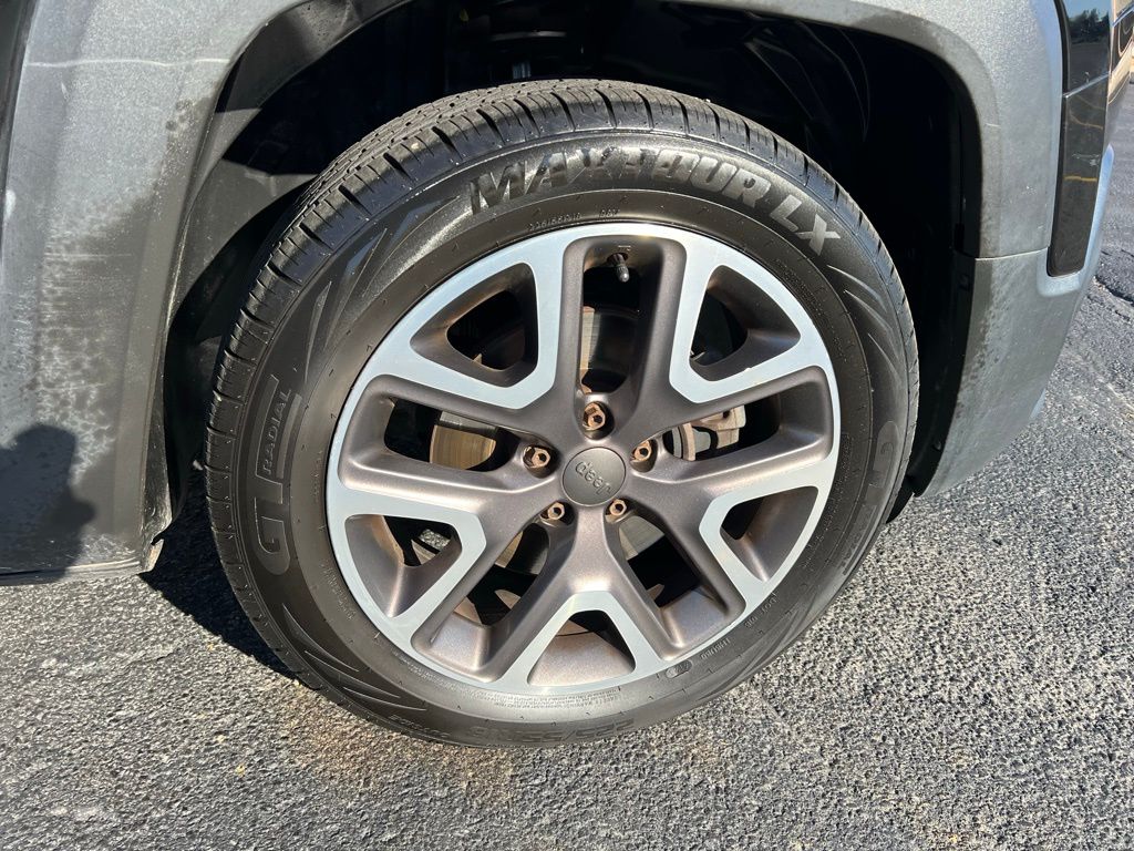 Thumbnail: 2015 Jeep Renegade - 8