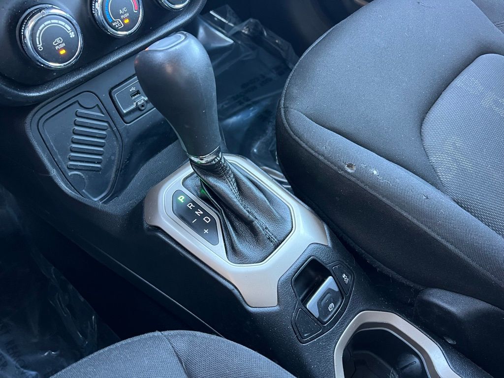 Thumbnail: 2015 Jeep Renegade - 13