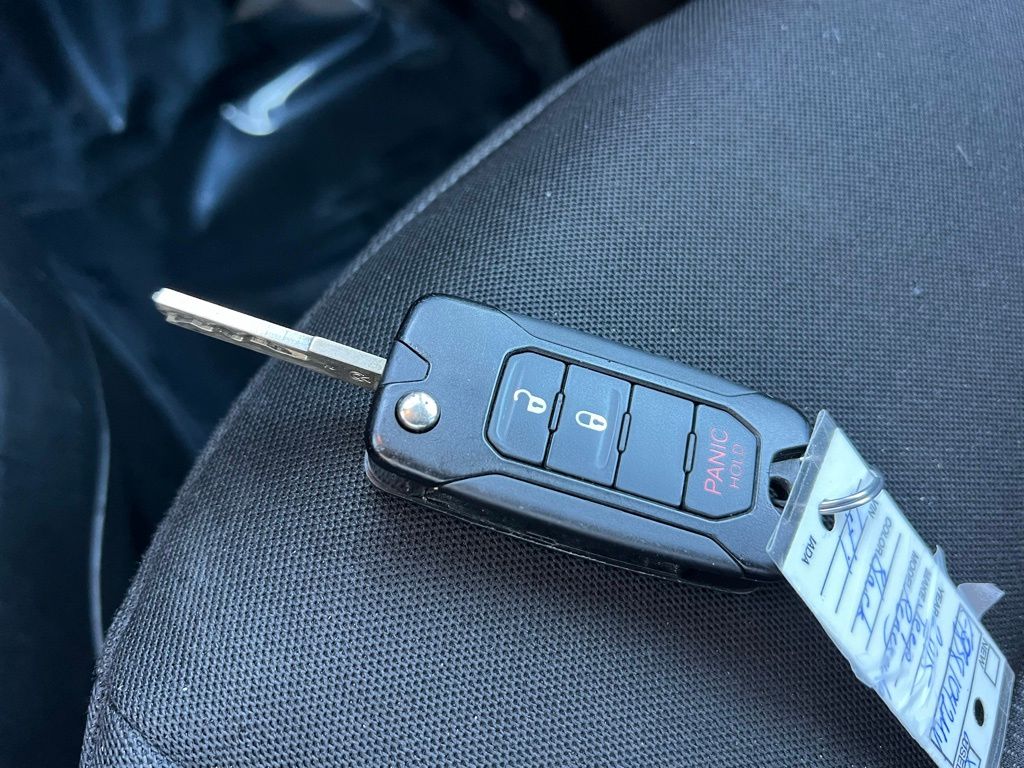 Thumbnail: 2015 Jeep Renegade - 32