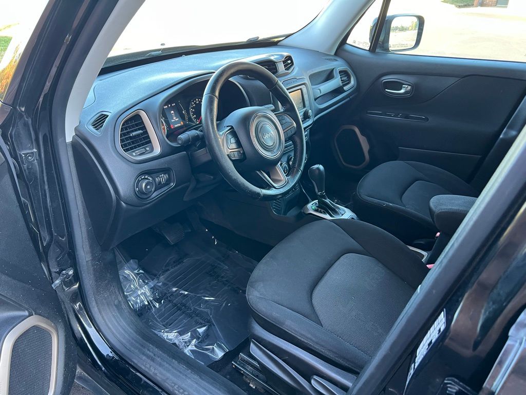 Thumbnail: 2015 Jeep Renegade - 10